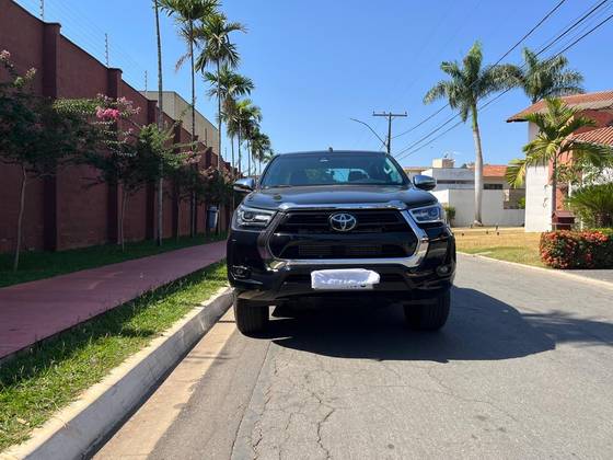TOYOTA HILUX 2.8 D-4D TURBO DIESEL CD SRX 4X4 AUTOMÁTICO